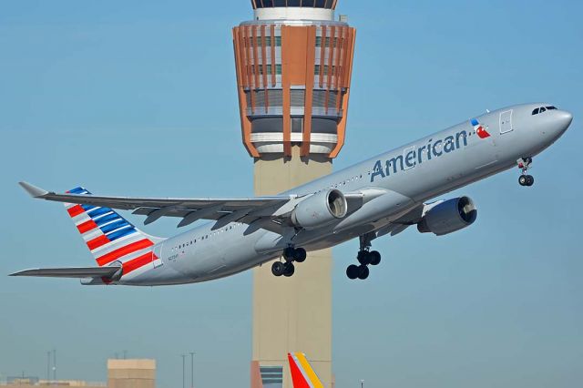 Airbus A330-300 (N275AY) - American Airbus A330-323 N275AY at Phoenix Sky Harbor on February 9, 2018.