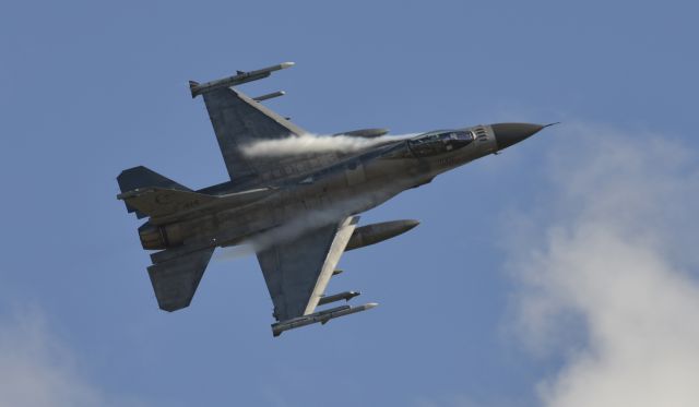 Lockheed F-16 Fighting Falcon (91-0414) - Departing Duluth