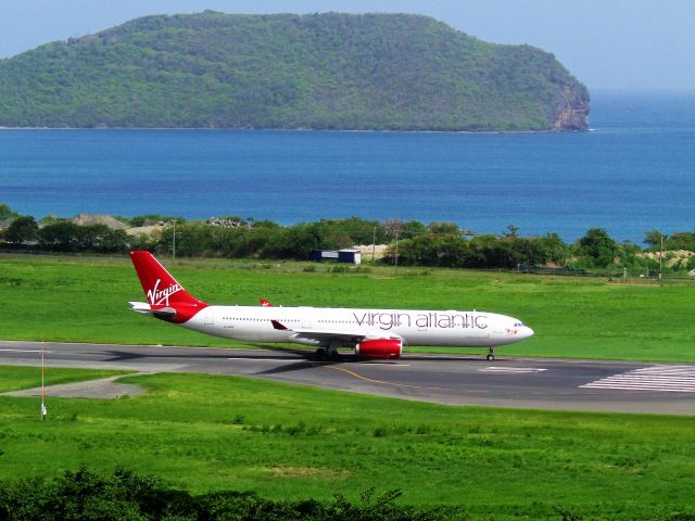 Airbus A330-300 (G-VLUV)
