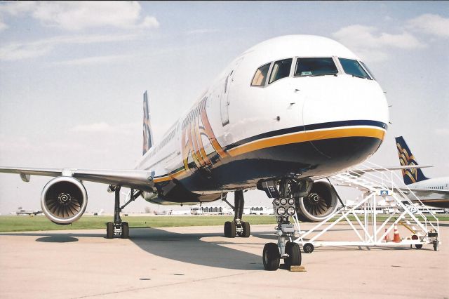 BOEING 757-300 (N558TZ) - Aircraft being prepped prior to return to lessor.