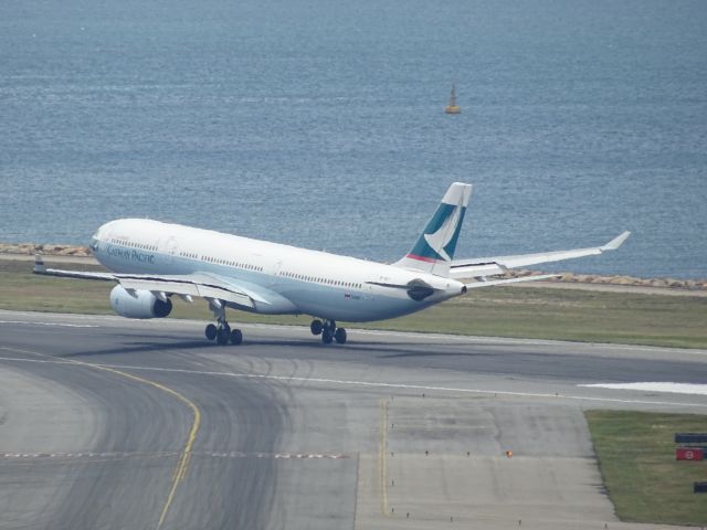 Airbus A330-300 (B-HLF)