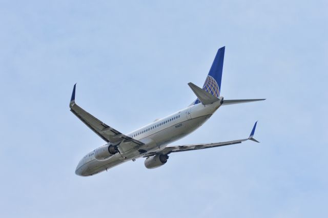 Boeing 737-700 (N16217) - United Boeing 737-800 blasting out of DCA enroute to ORD, 20190805.br /br /© 2019 Heath Flowersbr /br /Contact photographer for reproduction(s).