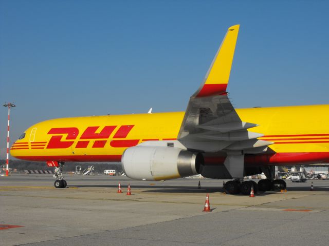 Boeing 737-700 (G-DHKB)