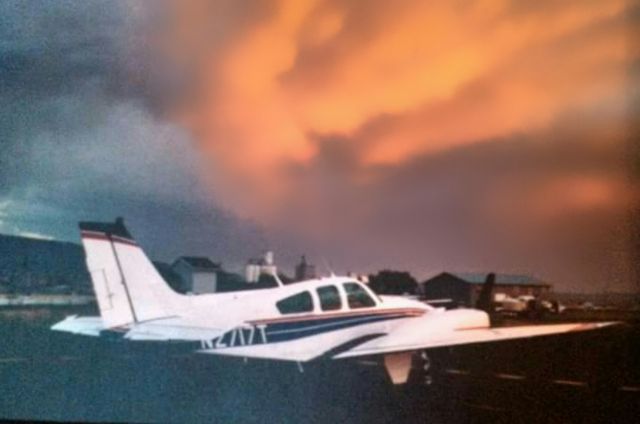 Beechcraft Baron (58) (N2717T)