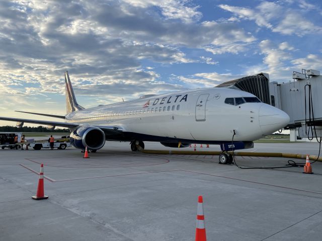 Boeing 737-800 (N3733Z) - 7/14/21.