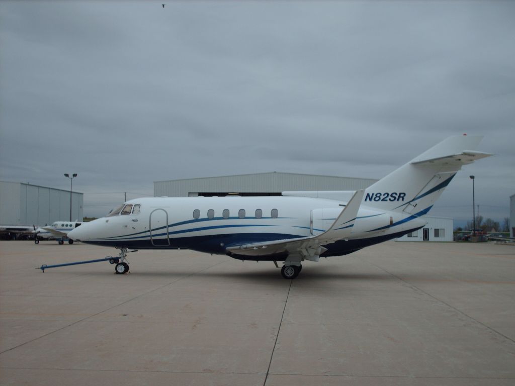 Hawker 800 (N82SR)