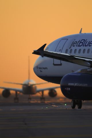 Airbus A320 (N565JB) - A rapid position and hold, got busy...