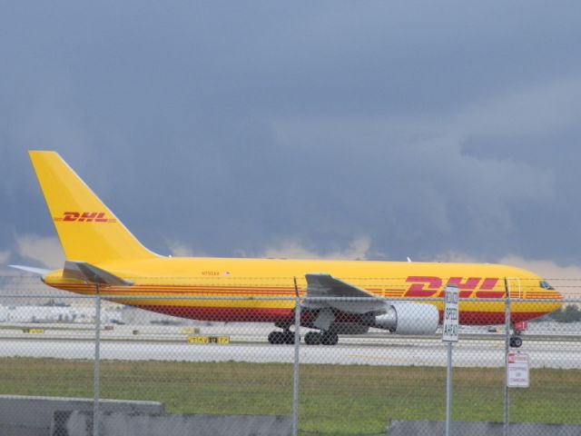 BOEING 767-200 (N792AX)