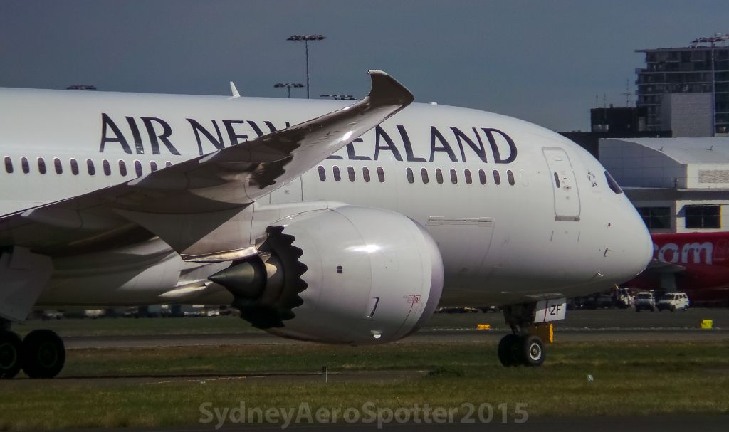 Boeing 787-8 (ZK-NZF) - Air New Zealand (ZK-NZF) B787-9 Taxiing To The Gate After Arriving From Auckland 