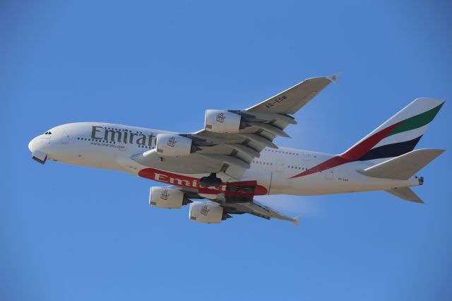 Airbus A380-800 (A6-EOM)