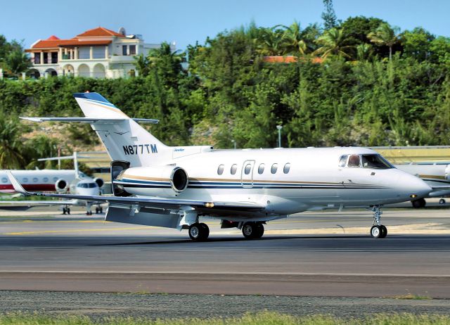 Hawker 800 (N877TM)