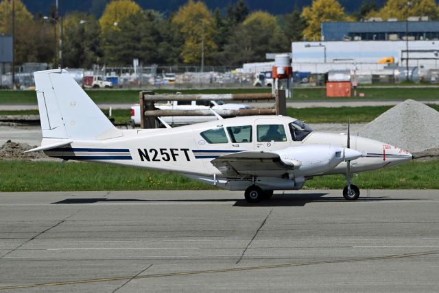 Piper Apache (N25FT)