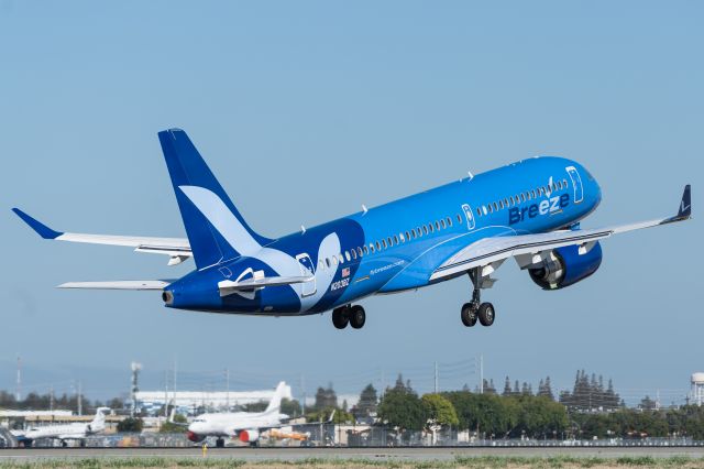 Airbus A220-300 (N203BZ)