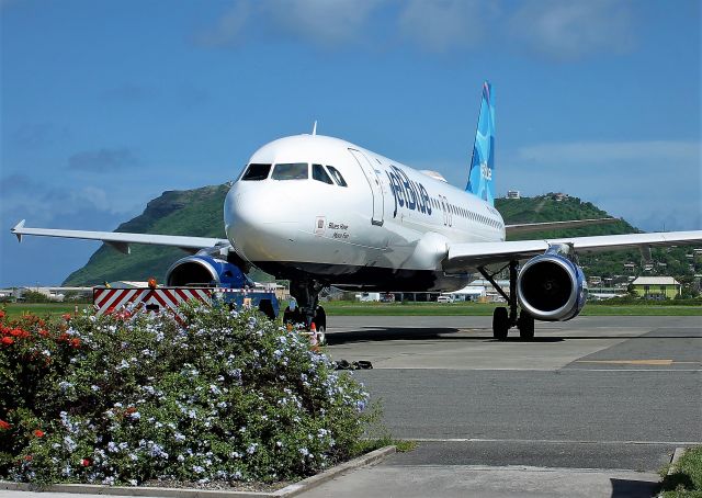 Airbus A320 (N645JB)