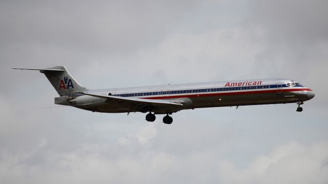 McDonnell Douglas MD-82 (N7548A) - Seen at DFW 9 days before her retirement.