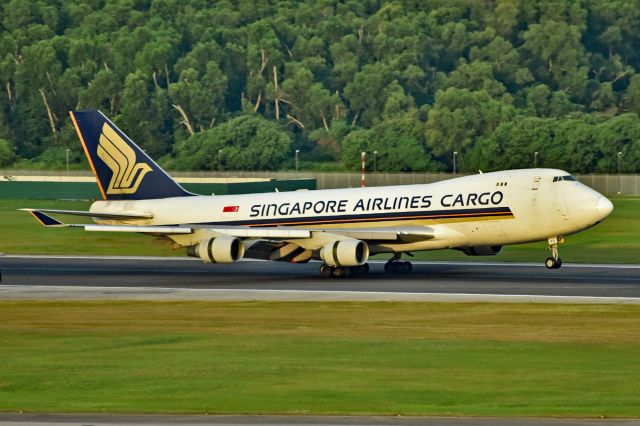 Boeing 747-400 (9V-SFO)