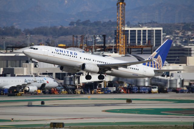 Boeing 737-800 (N33286)