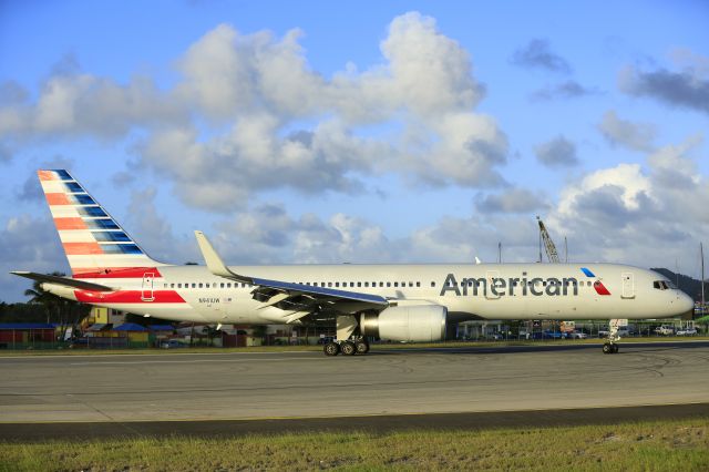 Boeing 757-200 (N941UW)