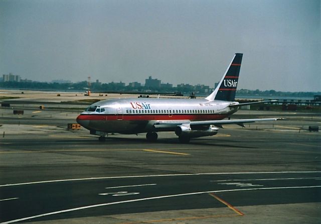 Boeing 737-700 — - US Air B737 taxing at KLGA
