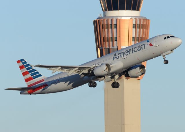 Airbus A321 (N170US)