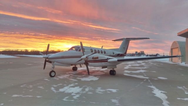 Beechcraft Super King Air 300 (N30HV)