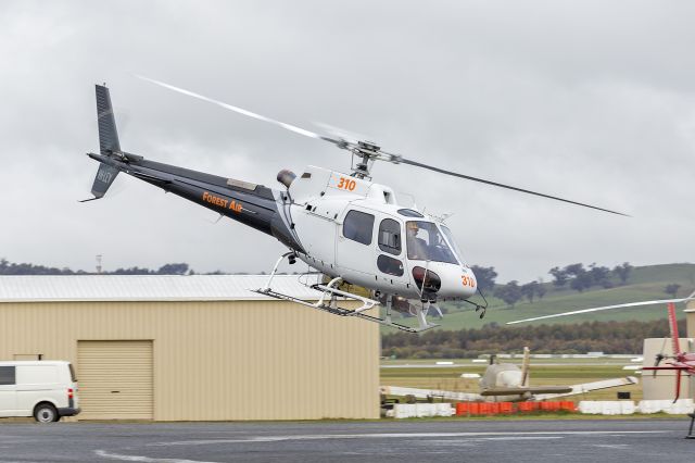 Eurocopter AS-350 AStar (VH-LEY) - Forest Air (VH-LEY) Aérospatiale AS 350B2 Ecureuil at Wagga Wagga Airport