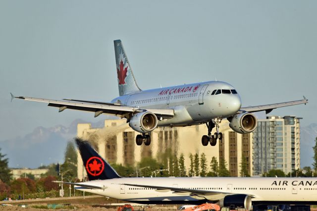 Airbus A319 (C-FYKR)