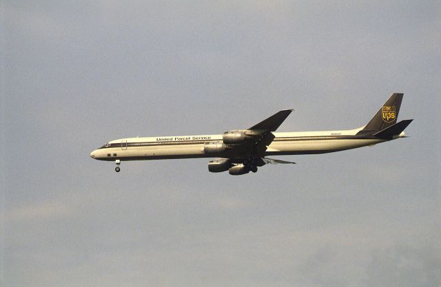 McDonnell Douglas DC-8-70 (N818UP) - Final Approach to Narita Intl Airport Rwy34 on 1988/09/18