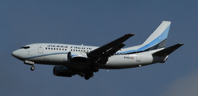 Boeing 737-700 (N708S) - Approach Runway 31 11/10/18