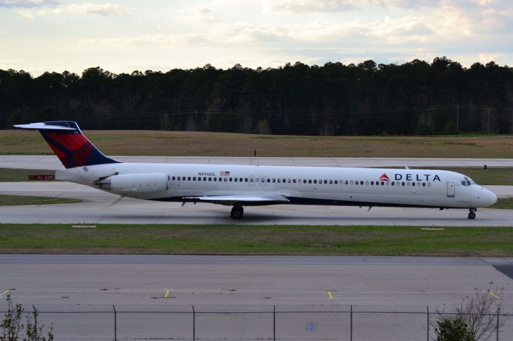 McDonnell Douglas MD-88 (N996DL) - 3/31/17 at KRDU