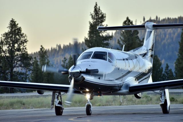 Pilatus PC-12 (N591SS) - Sunset shooting at Truckee, CA