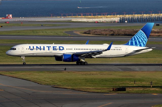 Boeing 757-200 (N48127) - UA 1601 arriving from Newark