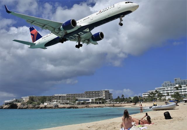 Boeing 757-200 (N693DL)