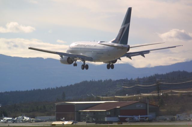 BOEING 737-600 (C-GWCT)