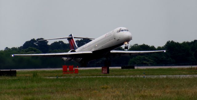 McDonnell Douglas MD-88 (N962DL)