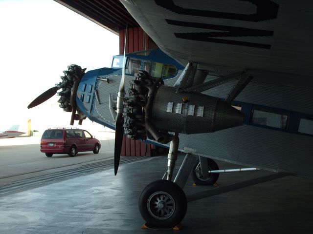 Ford Tri-Motor (N8407)