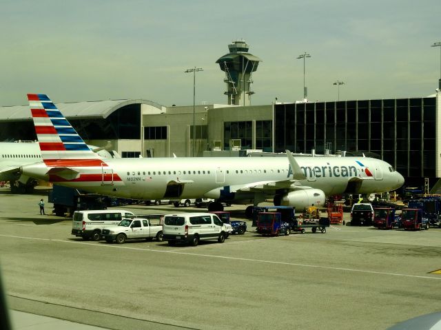 Airbus A321 (N102NN)