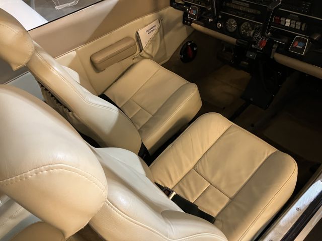 Piper Cherokee Arrow (N15524) - Comfortable seating.
