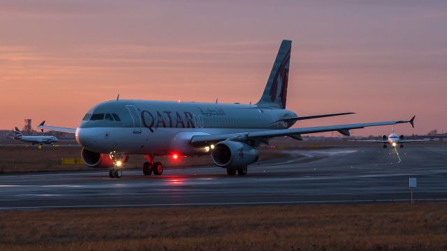 Airbus A320 (A7-AHB)