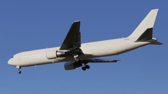 BOEING 767-300 (N1619A)