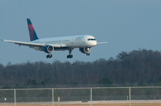 Boeing 757-200 (N595NW) - Boeing 757-351    MFR Year 2003