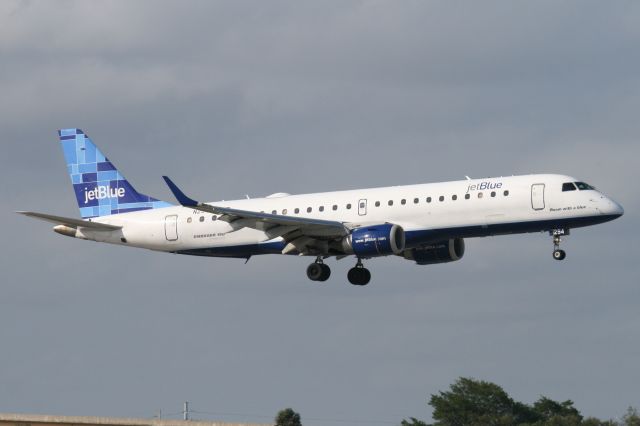 Embraer ERJ-190 (N294JB)