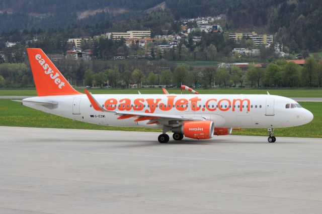 Airbus A320 (G-EZWI)