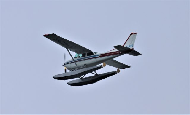 Cessna Skyhawk (C-GUMS) - C-GUMS CESSNA SKYHAWK 172-M Survolant le fleuve St-Laurent QC. à Lavaltrie le 18-06-2023 à 09:52