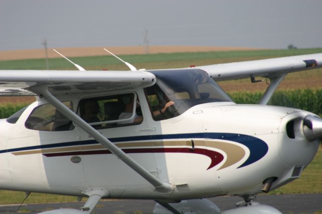 Cessna Skyhawk (N229ME)