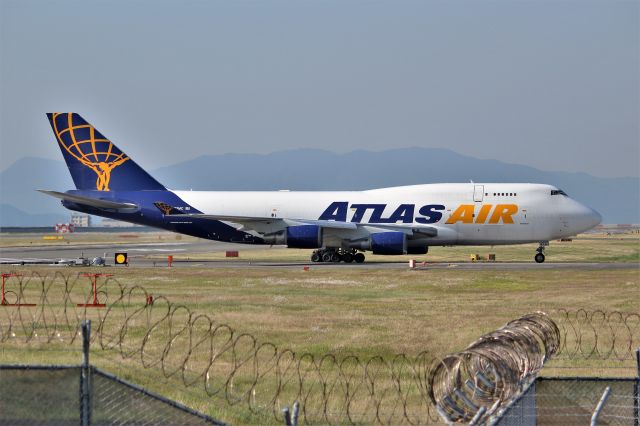 Boeing 747-400 (N472MC)