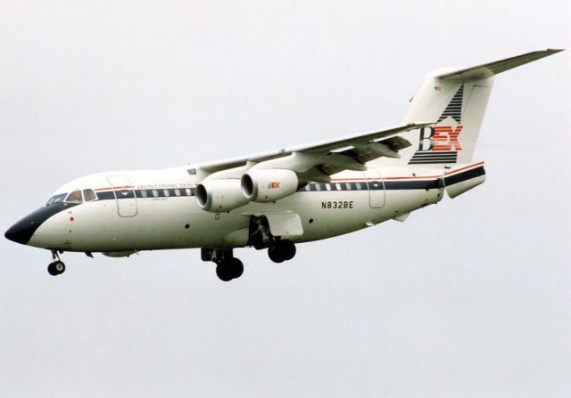 Avro Avroliner (RJ-85) (N832BE) - Final to 4R - 1995