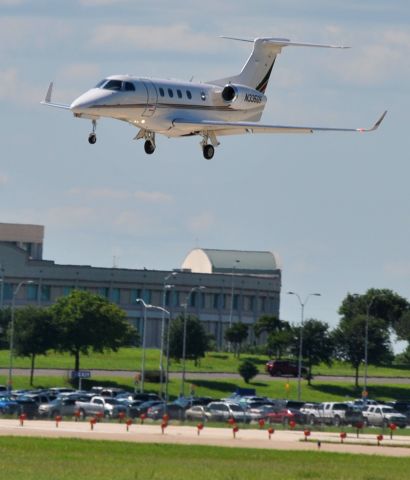 Embraer Phenom 300 (N335QS)