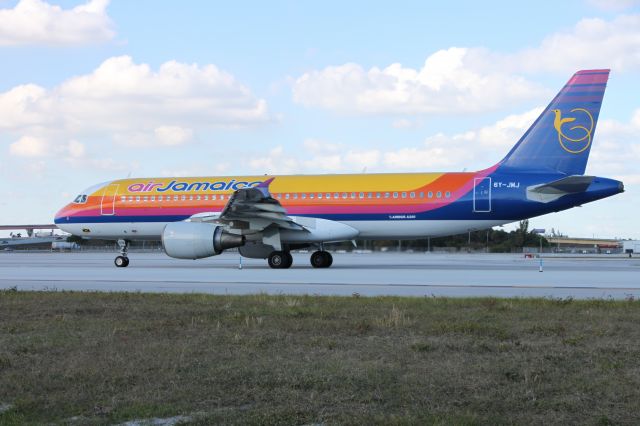 Airbus A320 (6Y-JMJ)