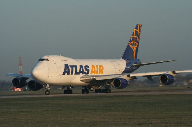 Boeing 747-200 (N809MC)